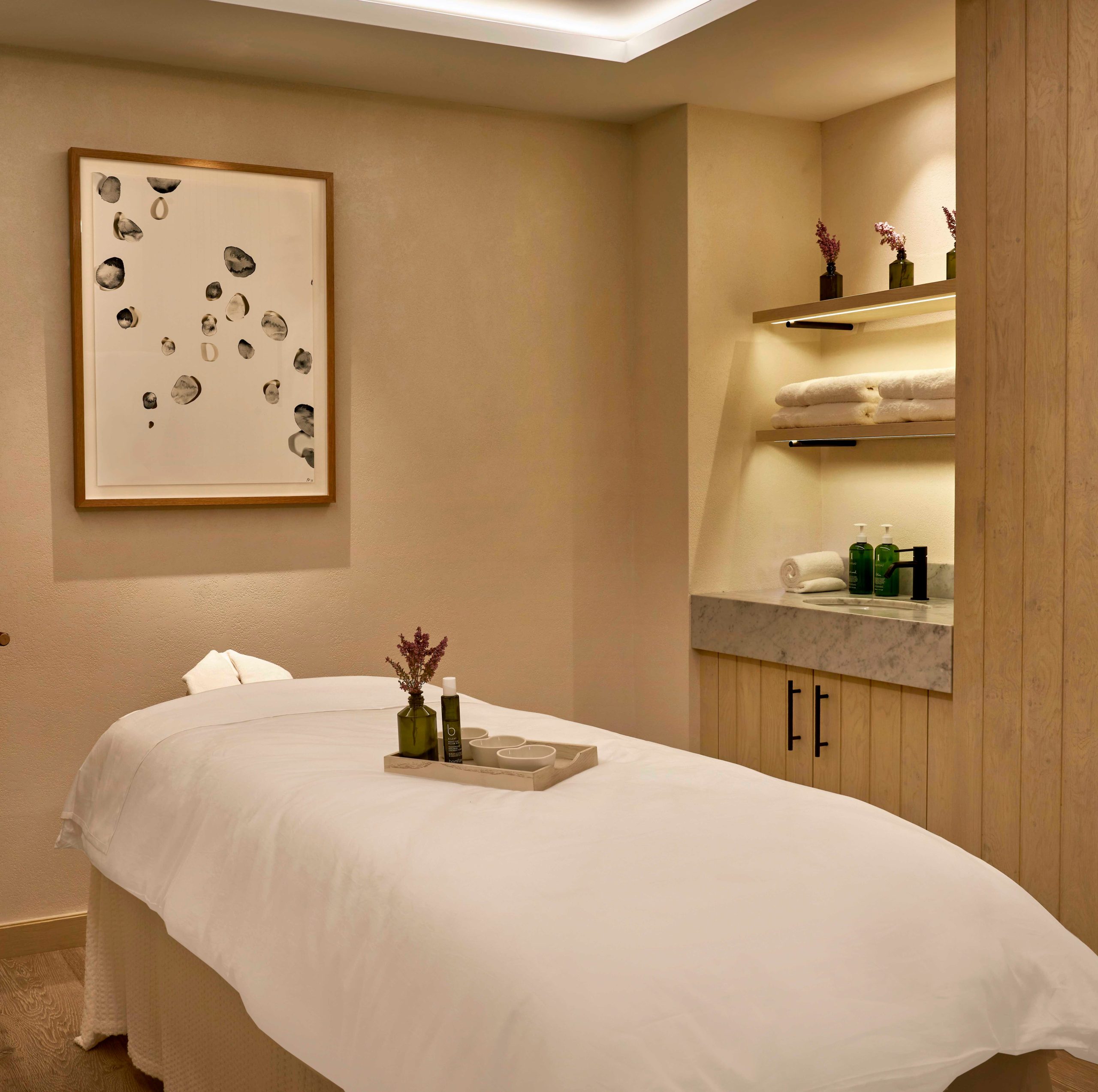 Peaceful massage experience
